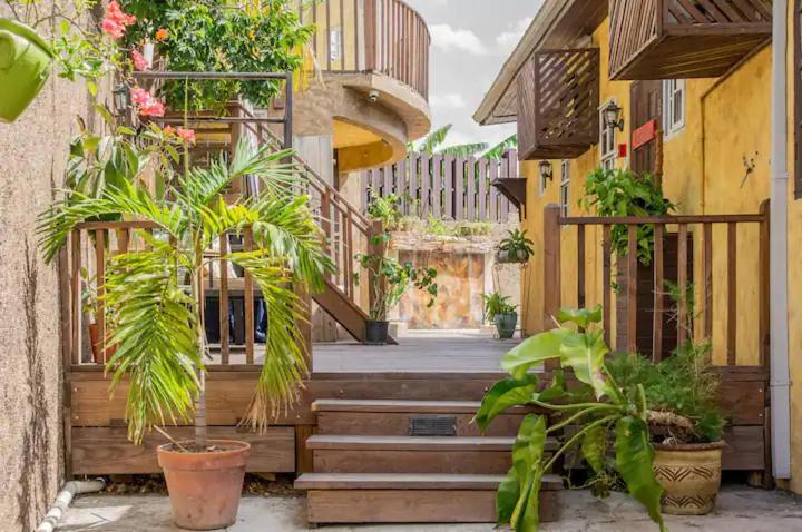 One32 Guesthouse Bejeweled Kingston Eksteriør bilde