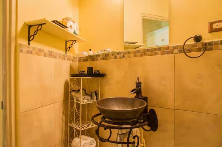 One32 Guesthouse Bejeweled Kingston Eksteriør bilde
