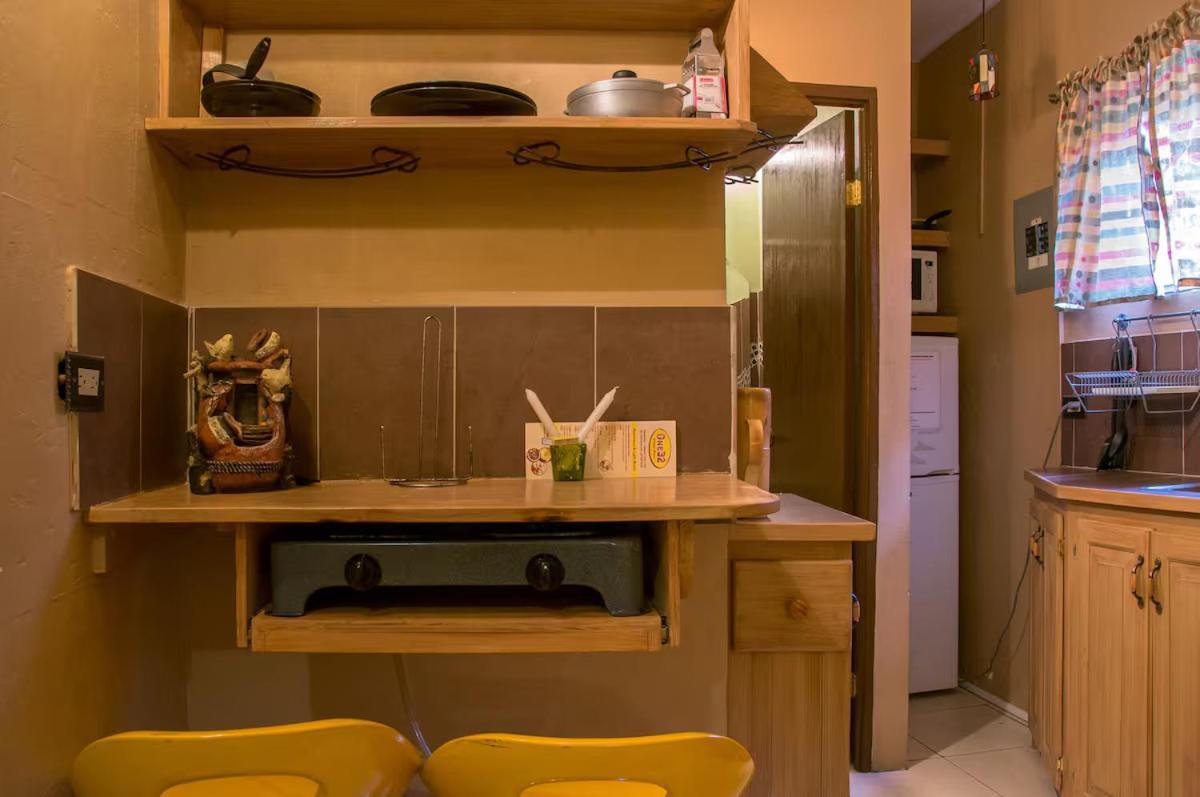 One32 Guesthouse Bejeweled Kingston Eksteriør bilde